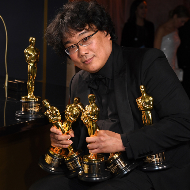 Il regista Bong Joon-ho tionfatore alla Notte degli Oscar 2020.