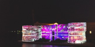 Nell'immagine il video mapping sul Castello Aragonese di Taranto durante il MEDIMEX - Smart Marketing