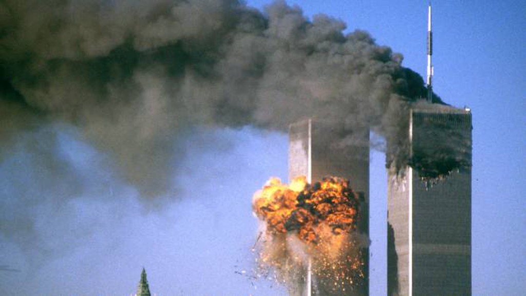 Nell'immagine le due Torri gemelle in fiamme durante gli attentati terroristici dell'11 Settembre 2001 - Smart Marketing