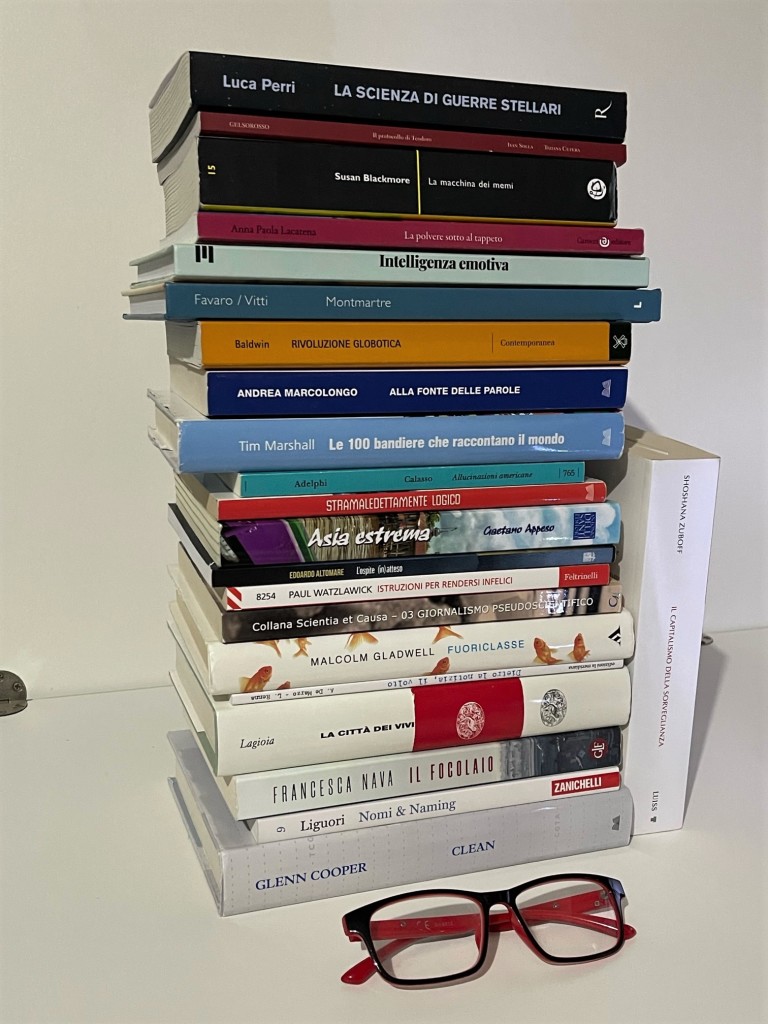 Nell'immagine il 21+ 1 libri letti nel 2021 dal direttore di Smart Marketing, Raffaello Castellano
