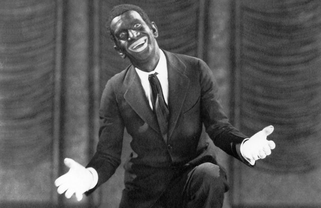 Al Jolson in una scena del primo film sonoro della storia, "Il cantante di jazz" (The Jazz Singer) del 1927.