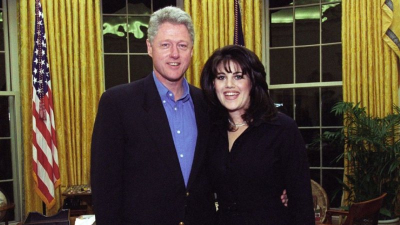 Nell'immagine il Presidente Bill Clinton e la stagista Monica Lewinsky al tempo del Sexgate - Smart Marketing
