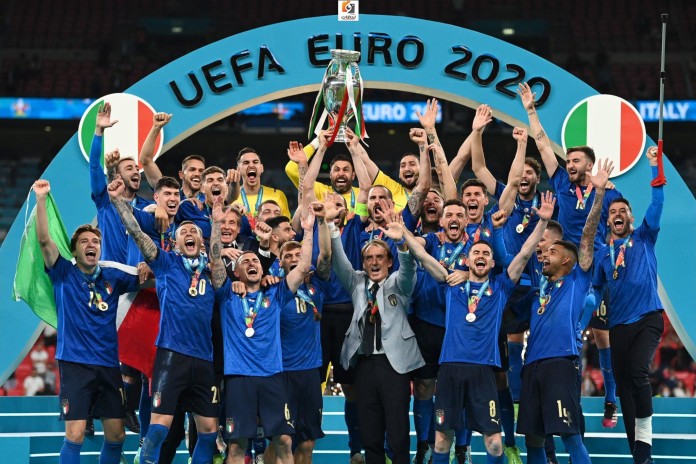Nella foto l'Italia di Mancini, vincitrice degli Europei di Calcio 2020 - Smart Marketing