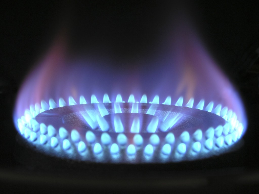 Nell'immagine la fiamma blu di un fornello a gas - Smart Marketing