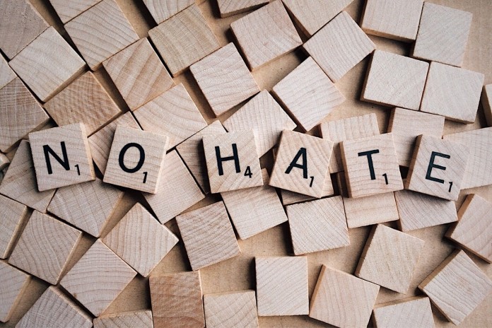 Meta dà il via libera al linguaggio della guerra sui social: riflessioni sull’hate speech (l’odio online).