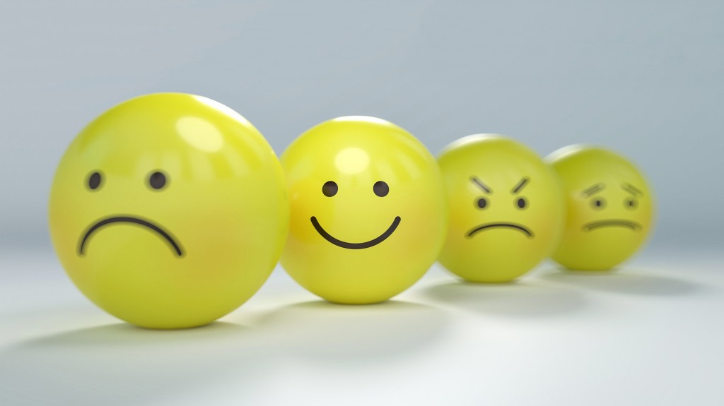 Nell'immagne quattro emoticon con espressioni diverse - Smart Marketing