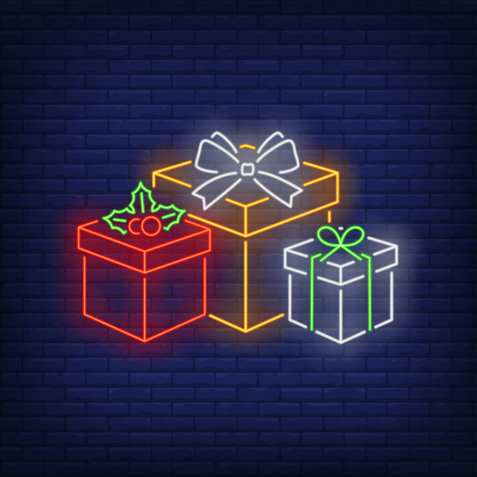 Nell'immagine alcuni regali realizzati con le luci al neon - Smart Marketing