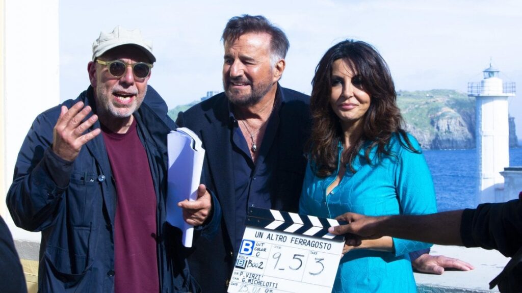Nell'immagine il regista Paolo Virzì sul set del film Un altro Ferragosto con Christian De Sica e Sabrina Ferilli - Smart Marketing