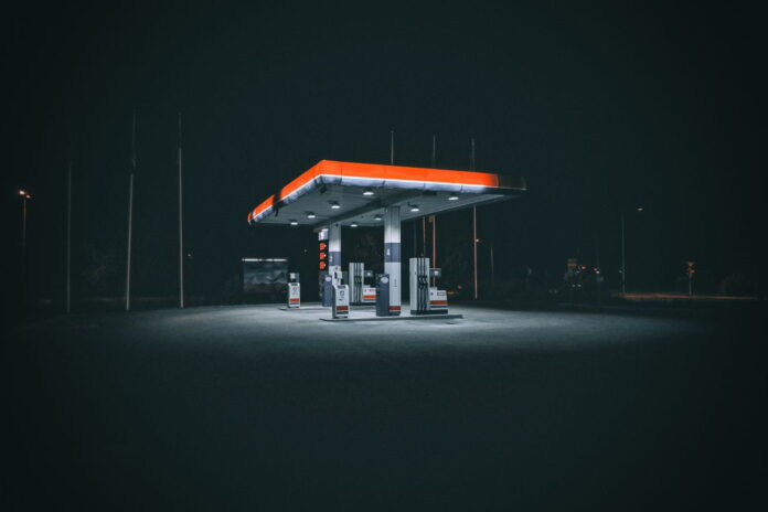 Ripartire costa caro: 5 canzoni italiane del passato per raccontare il caro carburante di oggi. Ripartire costa caro: 5 canzoni italiane del passato per raccontare il caro carburante di oggi.